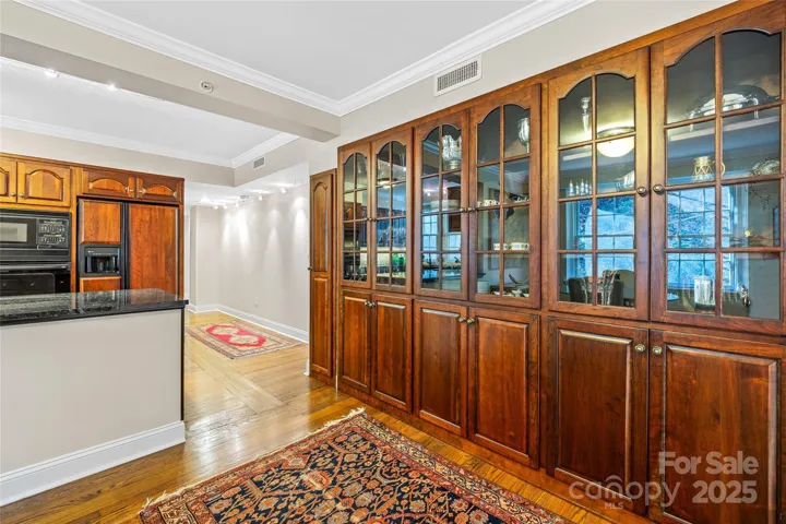 More built-in cabinets in the breakfast room