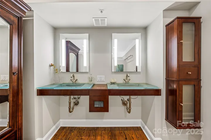 Ensuite primary bathroom