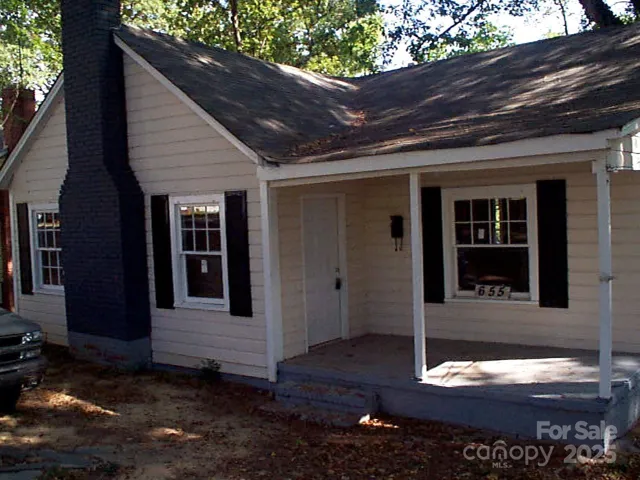 Front-Photo taken prior to tenant move-in