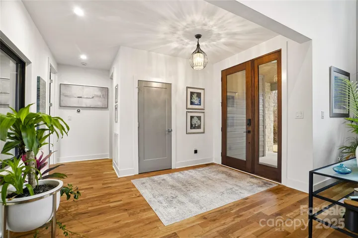 Entrance/foyer
