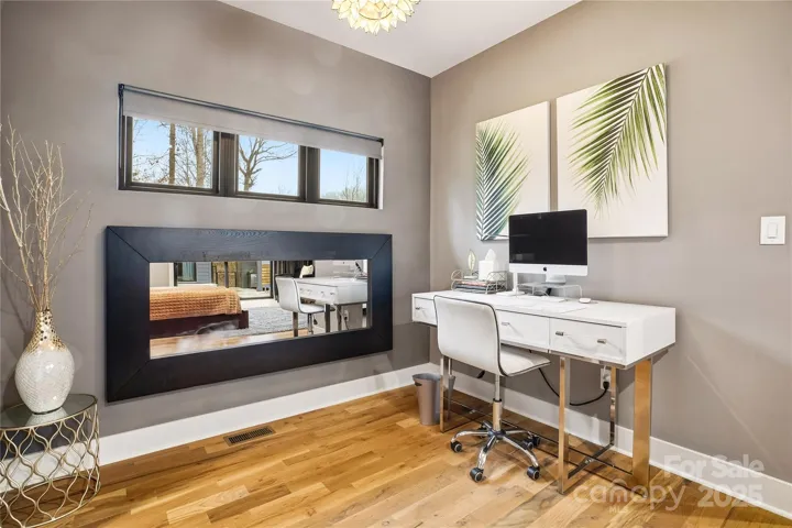 Primary/sitting area