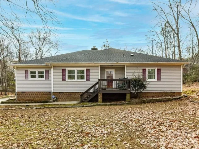 Well maintained, private retreat style, 1 story, 3 bedroom, 3 full bath home, ideally located on 1+ acre lot in a popular location!