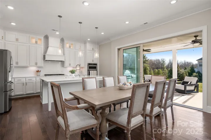 Telescoping door brings the indoors to the outside.