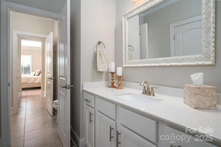 Jank-N-Jill bath located between bedroom #3 & #4