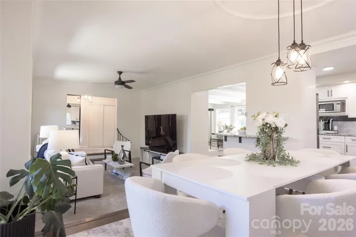 Excellent floor plan, open but cosy as well!