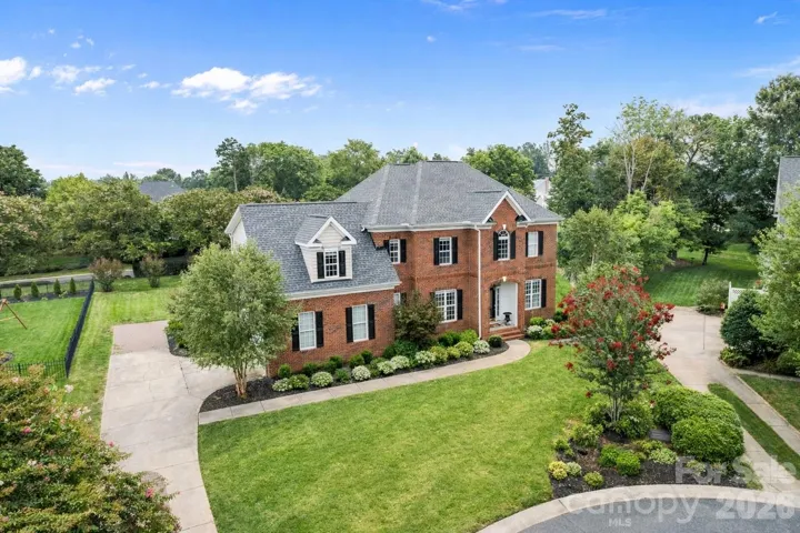 Private and peaceful cul-de-sac, designed for everyday living!