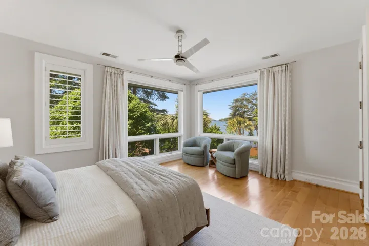Upper level guest bedroom. 
