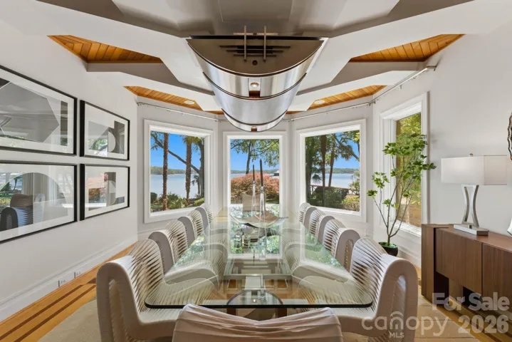 Dining room.
