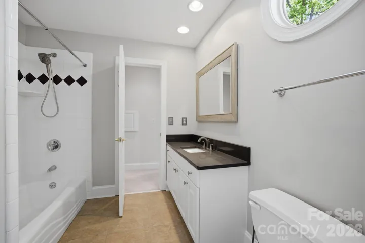 Ensuite guest bathroom.