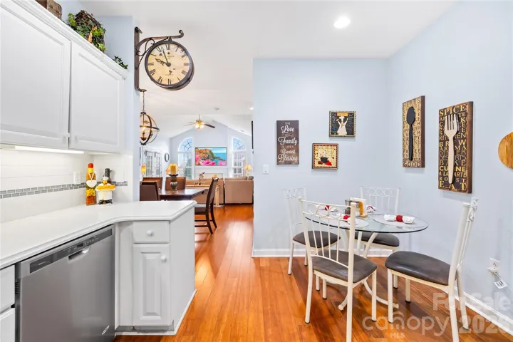 Kitchen with/breakfast nook