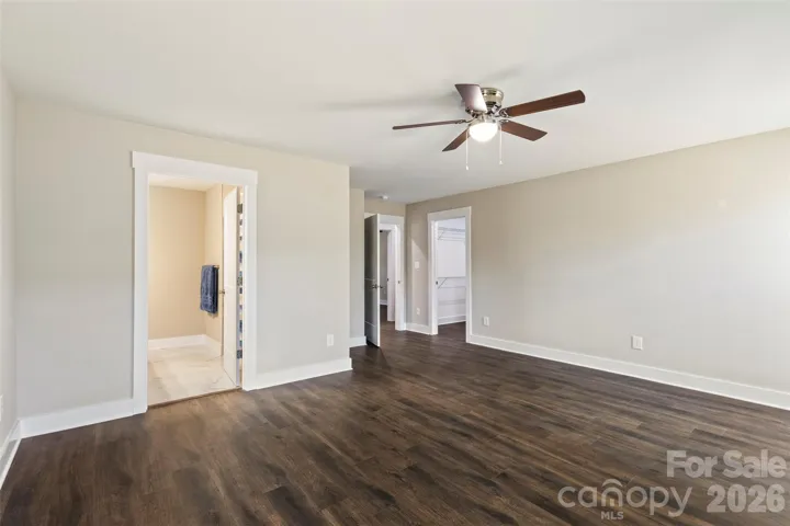 Huge primary suite with ensuite bath