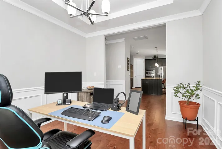 Formal dining room/office/flex space