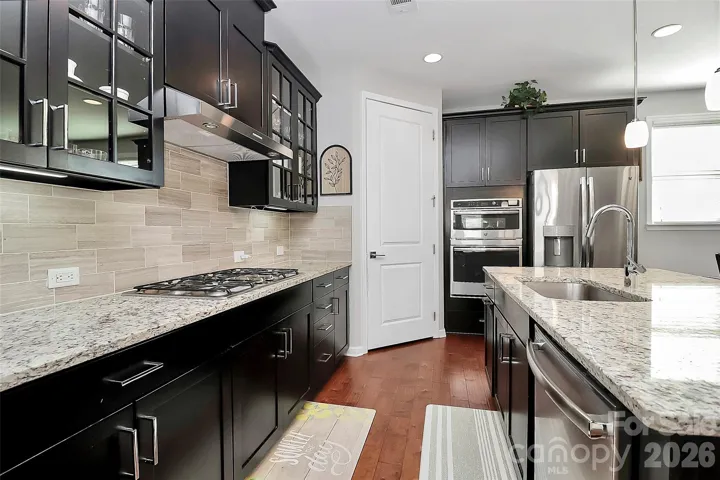 Immaculate kitchen with gas cooktop 