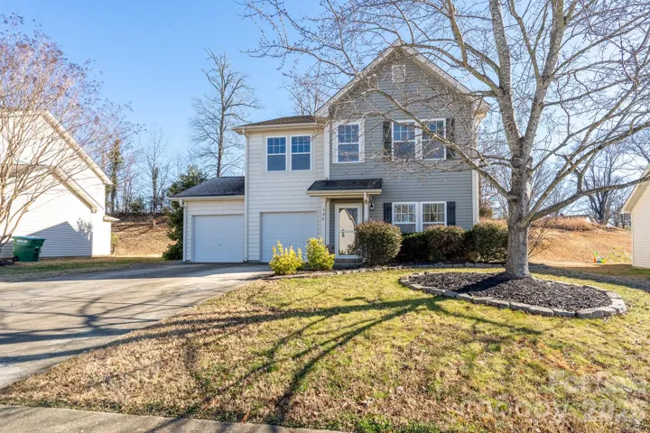604 Sawtooth Oak Drive, Landis, NC with 2 car attached garage sitting on a .24 acre lot in the The Oaks Of Landis community. Be minutes from I-85 to Charlotte, Salisbury, Concord  and Kannapolis.