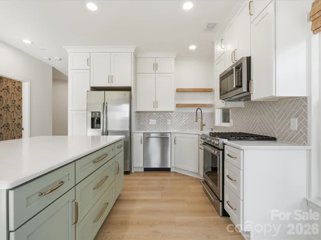 Beautiful Fully Renovated Kitchen