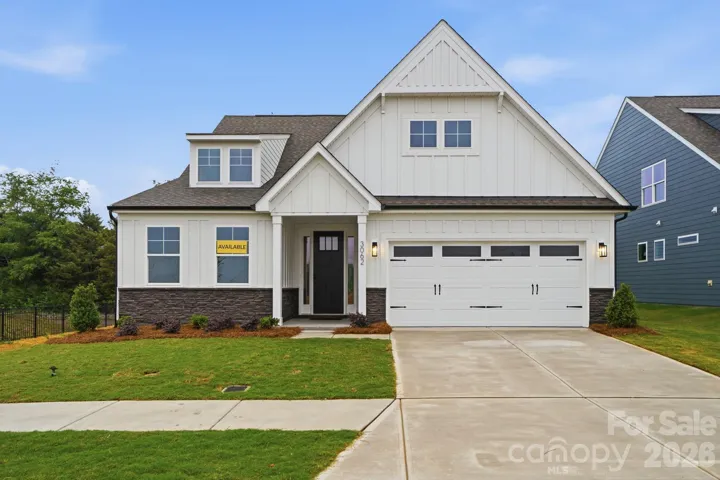 Homesite 6 features an Avery L floorplan