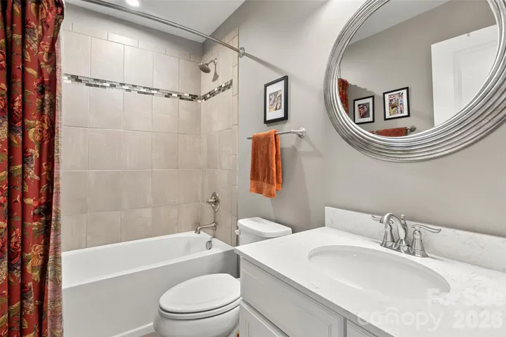 upgraded bath with tile surround