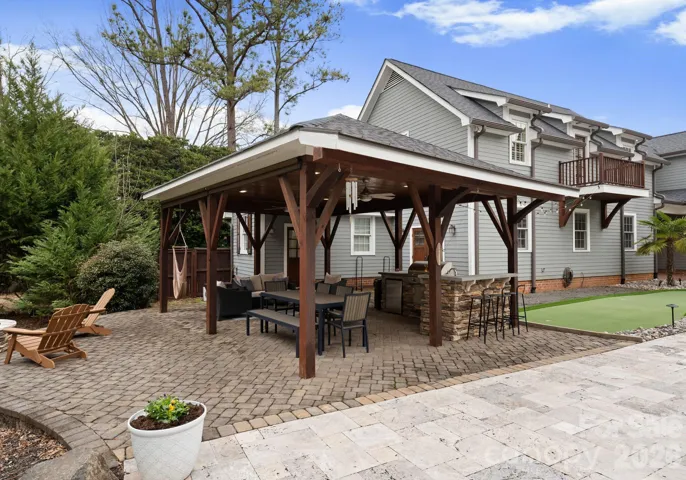 Covered Entertainment Area 