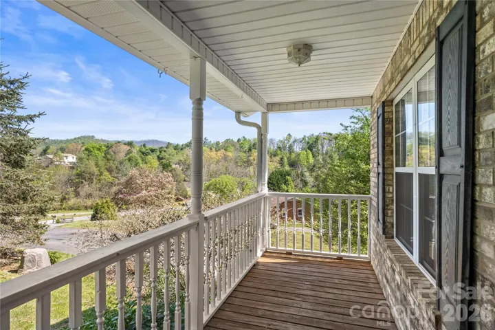 Front porch views!! 