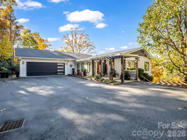 Fully Renovated Mountaintop Retreat