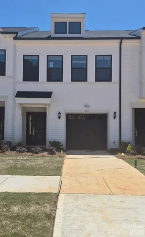 Homesite 96 features an interior unit Dahlia floorplan