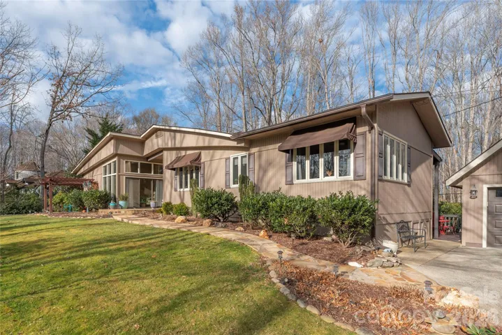 Contemporary one-level living