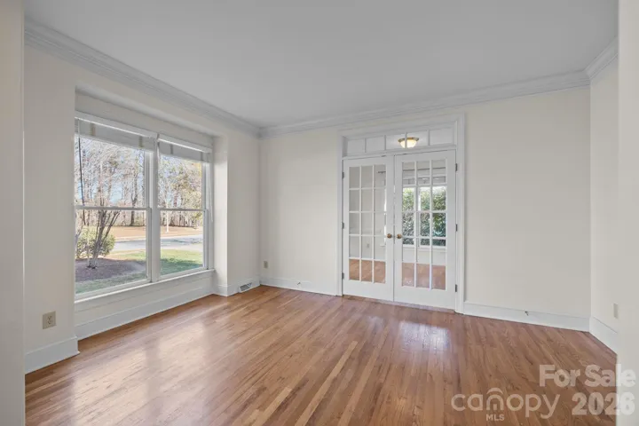 Generous windows ensure that the room is bright and open, enhancing the sense of spaciousness.