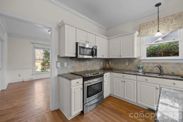 The kitchen's layout is wonderfully social, as it is completely open to the dining room, allowing for easy service and keeping the host connected with guests. 