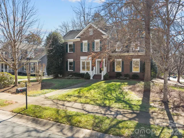 The defined beds and plants look great along the foundation, adding a layer of color and texture that complements the brick elevation of the home. 