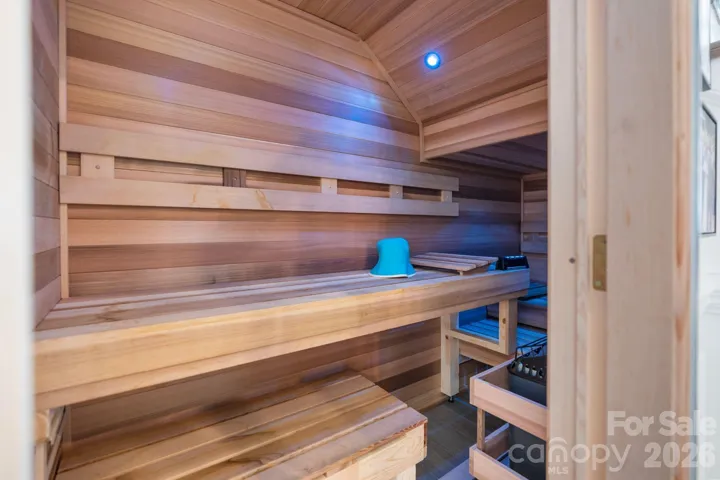 Built in Sauna 