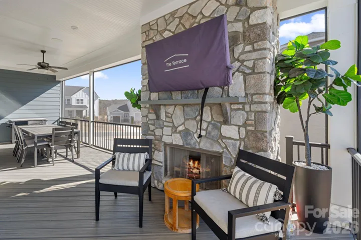 Outdoor Patio with Fireplace