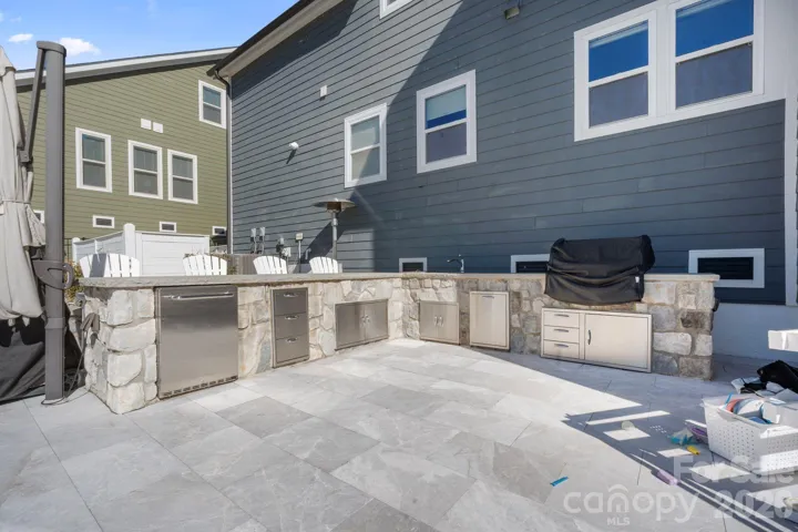 Outdoor Kitchen