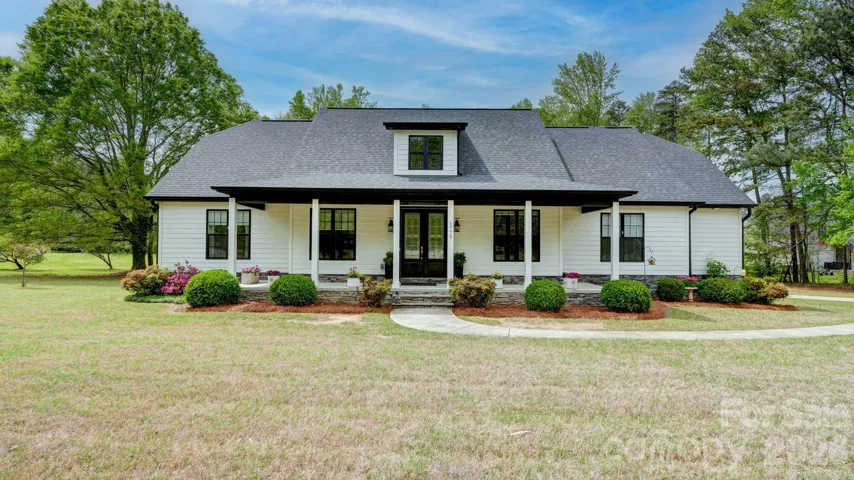 Welcome Home to 1775 Enochville Rd.