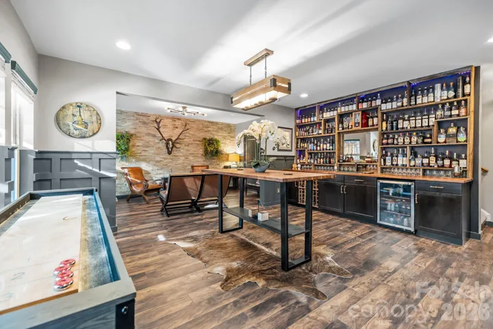 Custom Pub