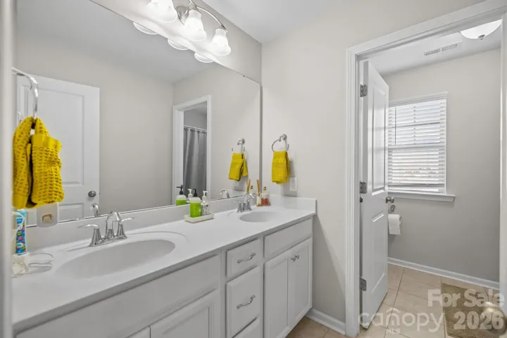 2nd Floor Full Bathroom