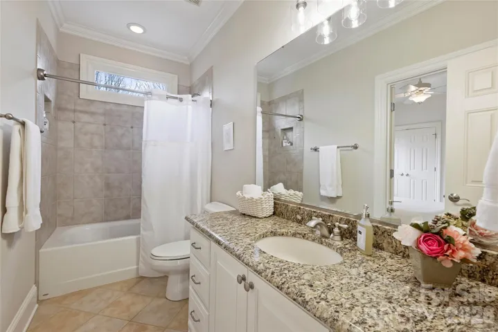 Full bath for 2 bedrooms to share