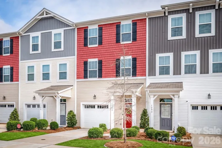 Well maintained, newer townhome w/upgrades!