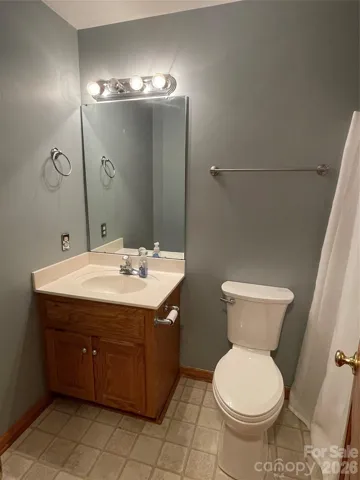 upstairs hall bath