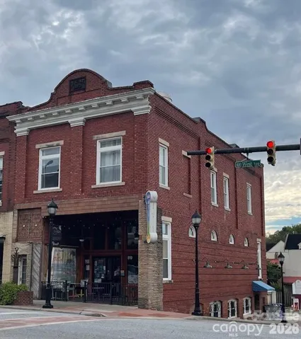 This building has character! Picture your business here!