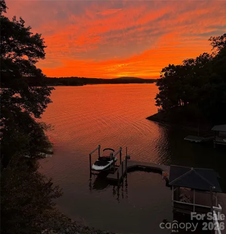 The waterfront views & sunsets are amazing here!