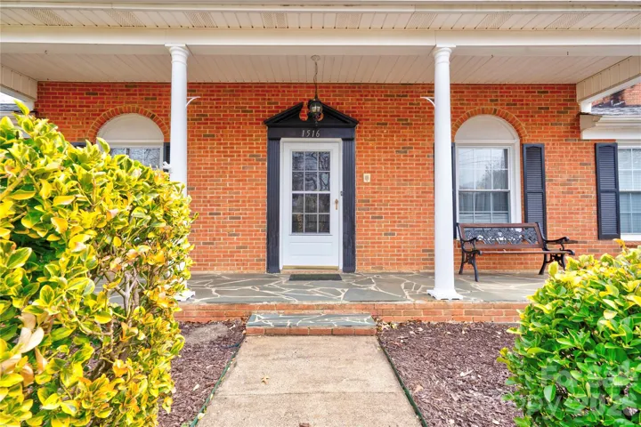 Entrance - Welcome to 1516 Marlwood Drive!