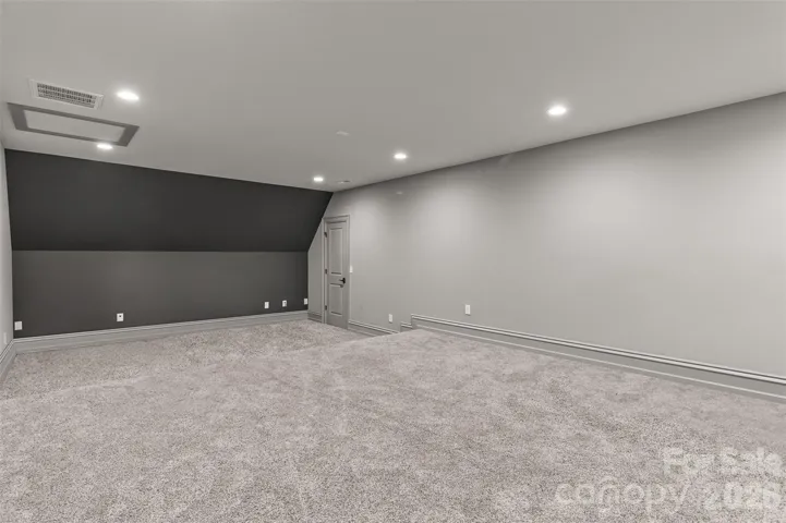 Theater Room / 2nd Bonus Room
