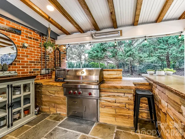 Outdoor Kitchen