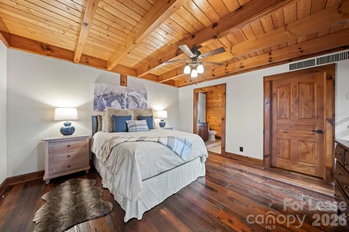 Bedroom 2 w/Queen bed
