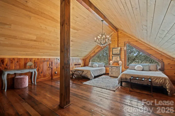 Bedroom 3 / Sleeping Loft w/2 Queens