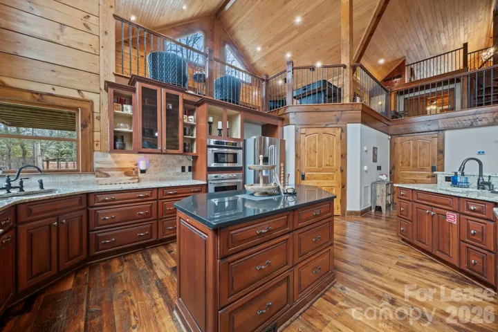 Gourmet kitchen