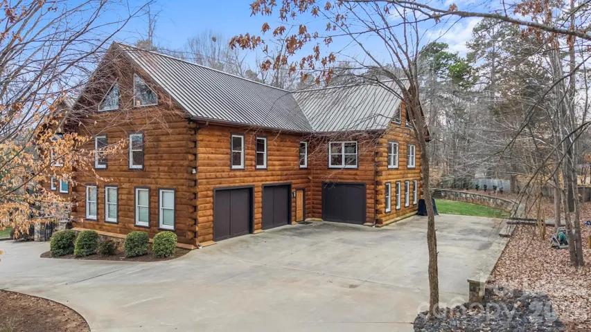 Garage / Driveway