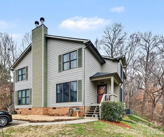 Welcome Home to 3240 Carlyle!