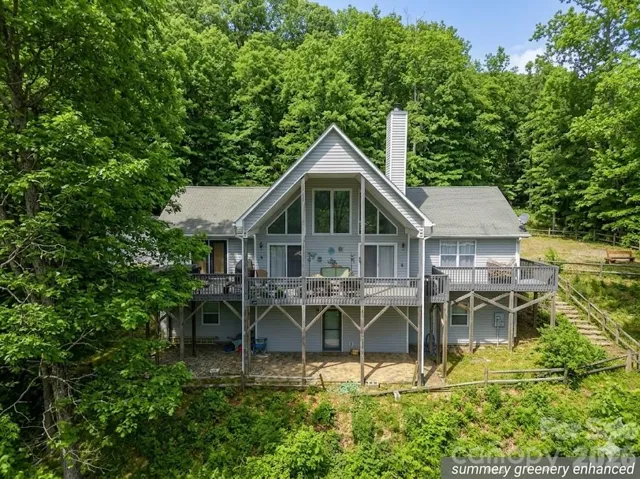 Private mountain setting in the desirable community of Walnut Creek.