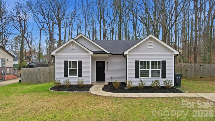 Welcome Home! Front View!